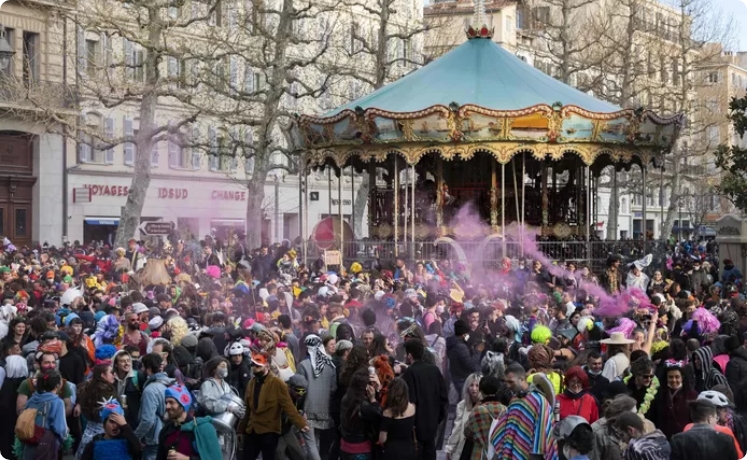 Woede over ‘corona-carnaval’ met duizenden feestvierders in Marseille